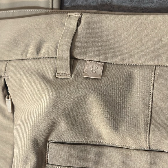 Lululemon Commission slim pants. Cropped trench color. Waist 32 - Picture 11 of 11